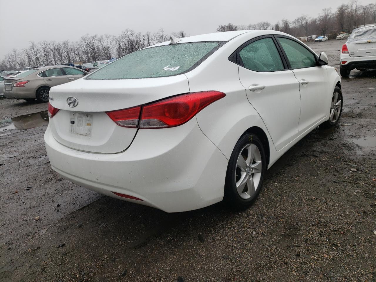 Photo 4 from auction – 2012 HYUNDAI ELANTRA GL with VIN 5NPDH4AE1CH111191