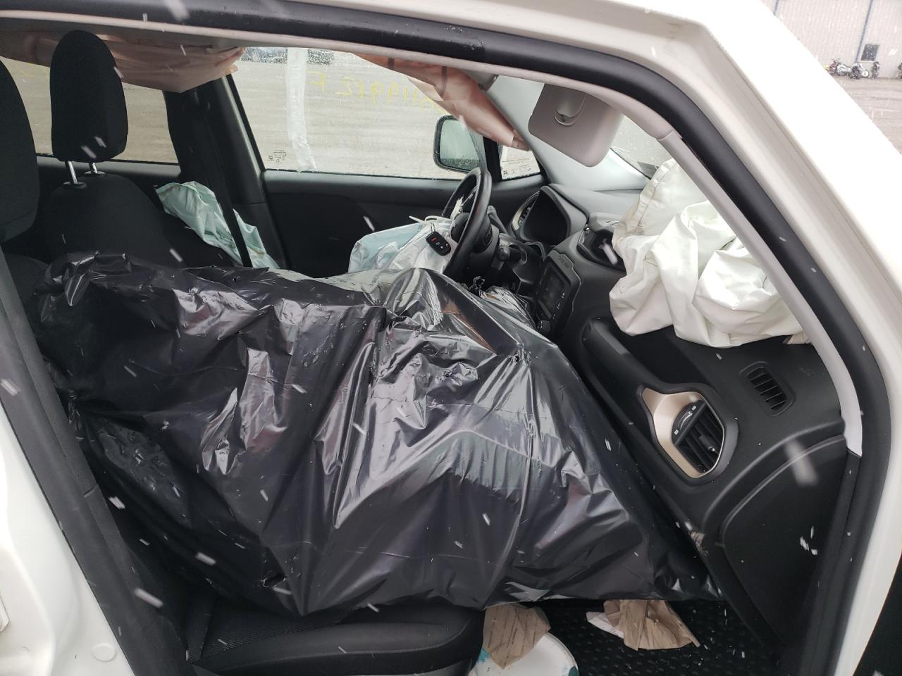 Photo 5 from auction – 2017 JEEP RENEGADE L with VIN ZACCJBBB0HPG31907