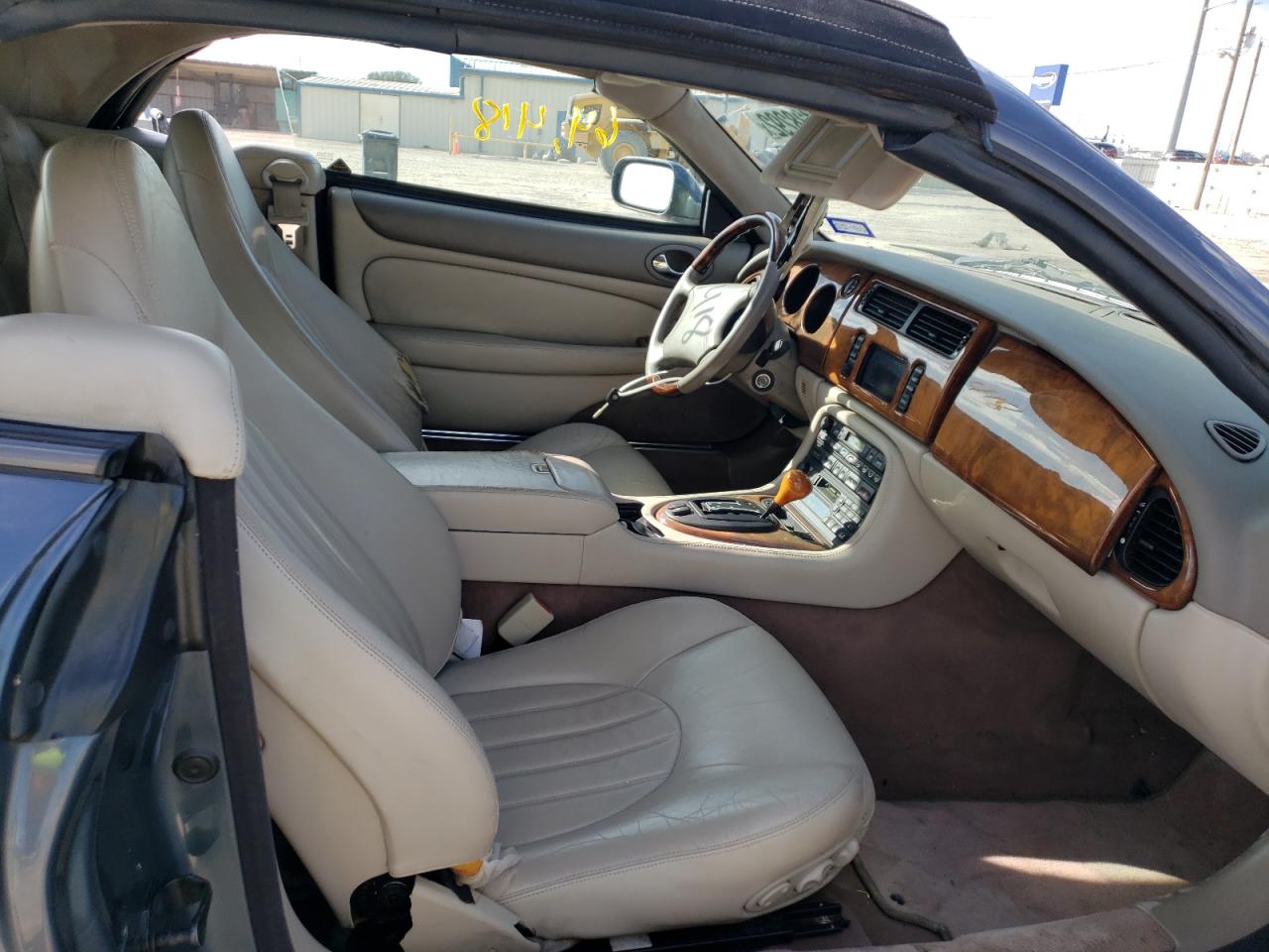 Photo 5 from auction – 2000 JAGUAR XKR with VIN SAJJA42B4YPA08889
