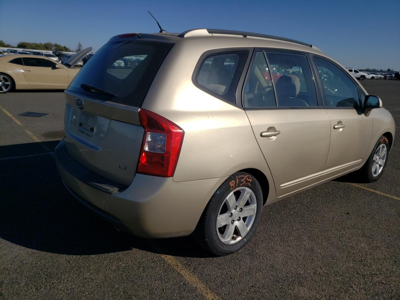 Photo 4 from auction – 2007 KIA RONDO BASE with VIN KNAFG525577075805