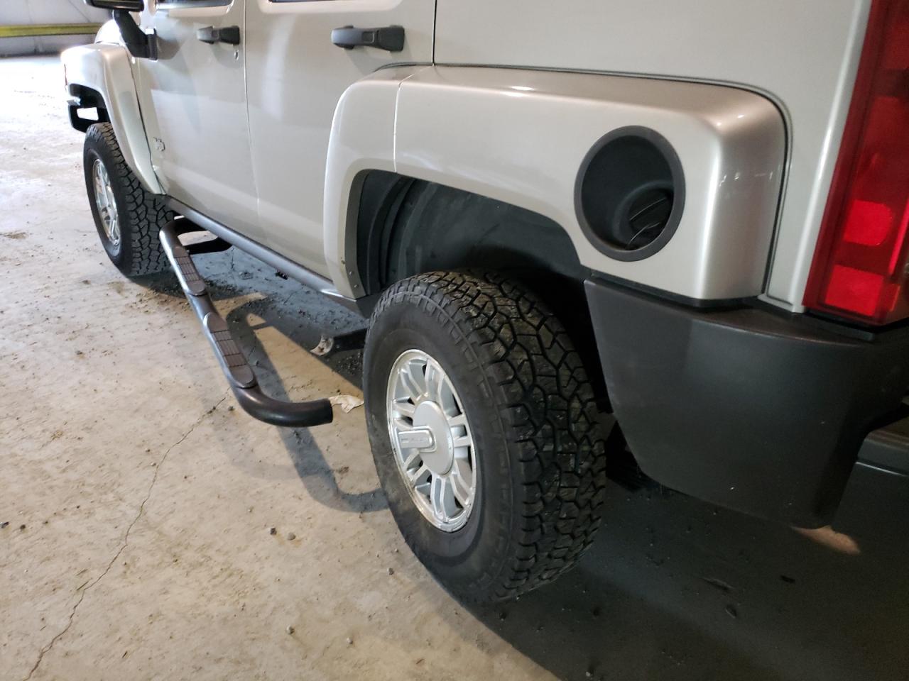 Photo 9 from auction – 2006 HUMMER H3 with VIN 5GTDN136568304159