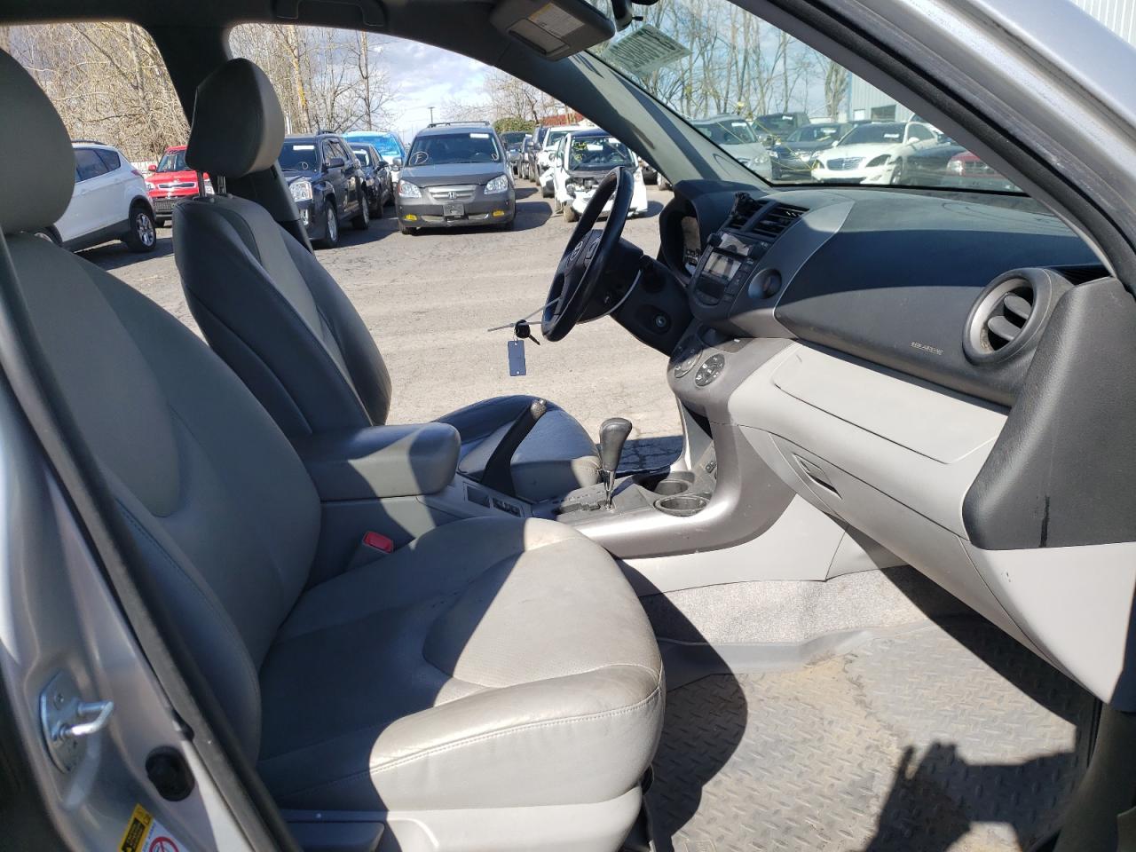 Photo 5 from auction – 2008 TOYOTA RAV4 LIMIT with VIN JTMBD31V285205178
