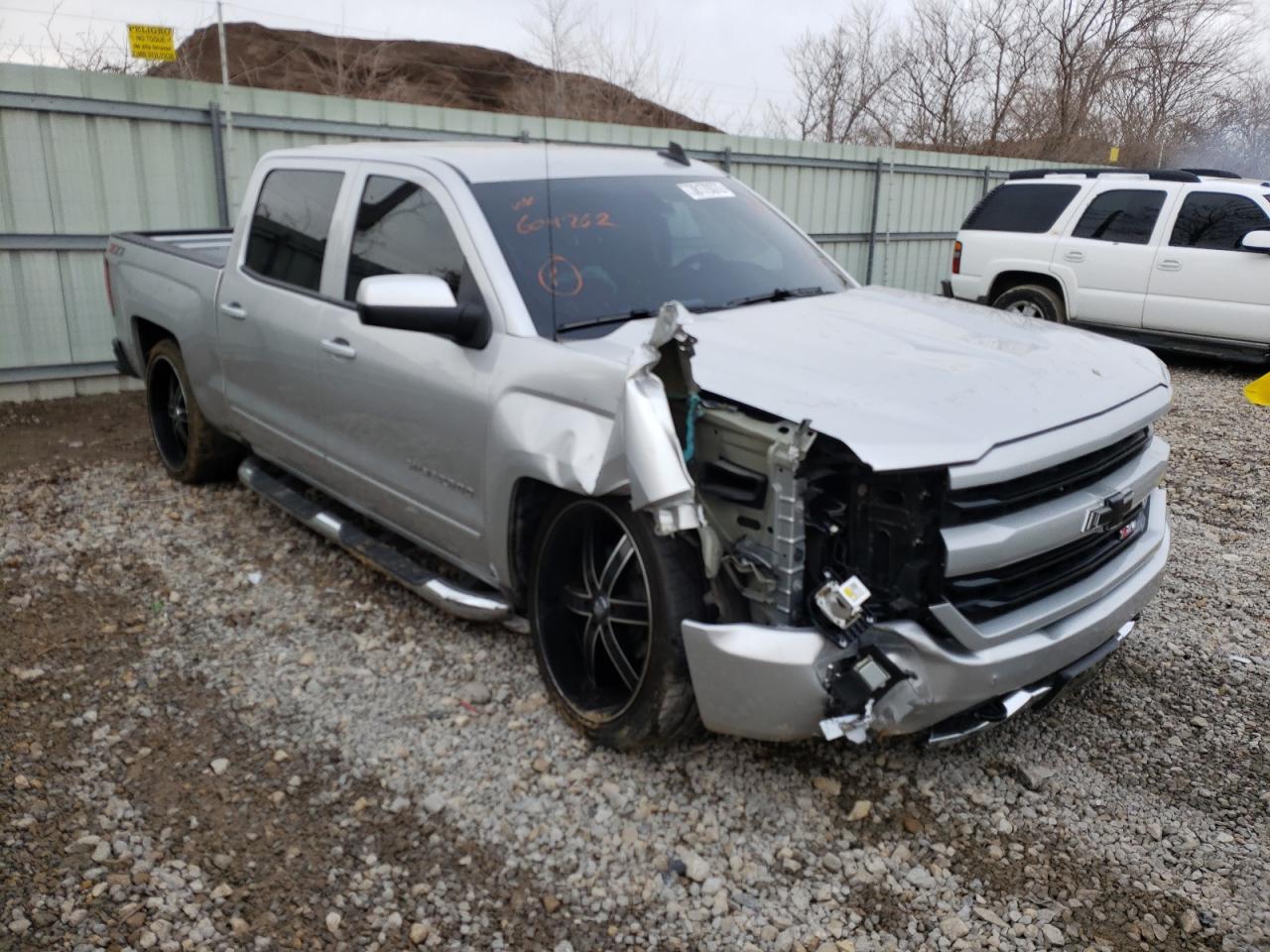 CHEVROLET SILVERADO 2018 with VIN 3GCUKREC0JG604762 - Photo from auction