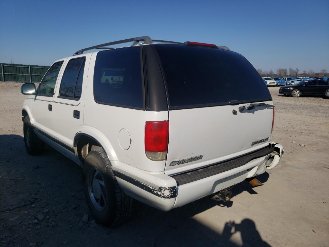 Photo 3 from auction – 1997 CHEVROLET BLAZER with VIN 1GNDT13W1V2243236