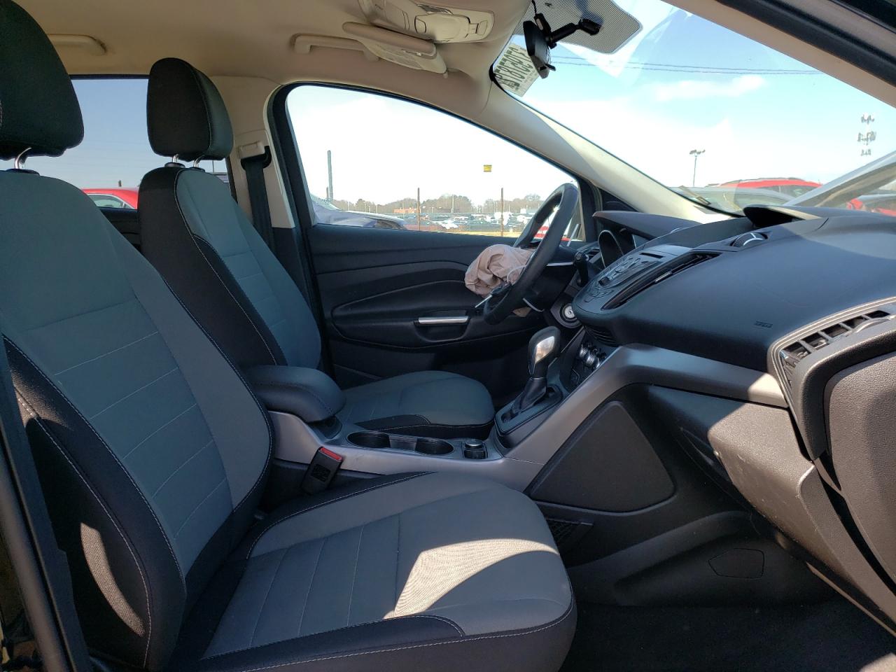 Photo 5 from auction – 2016 FORD ESCAPE SE with VIN 1FMCU9G98GUA32882
