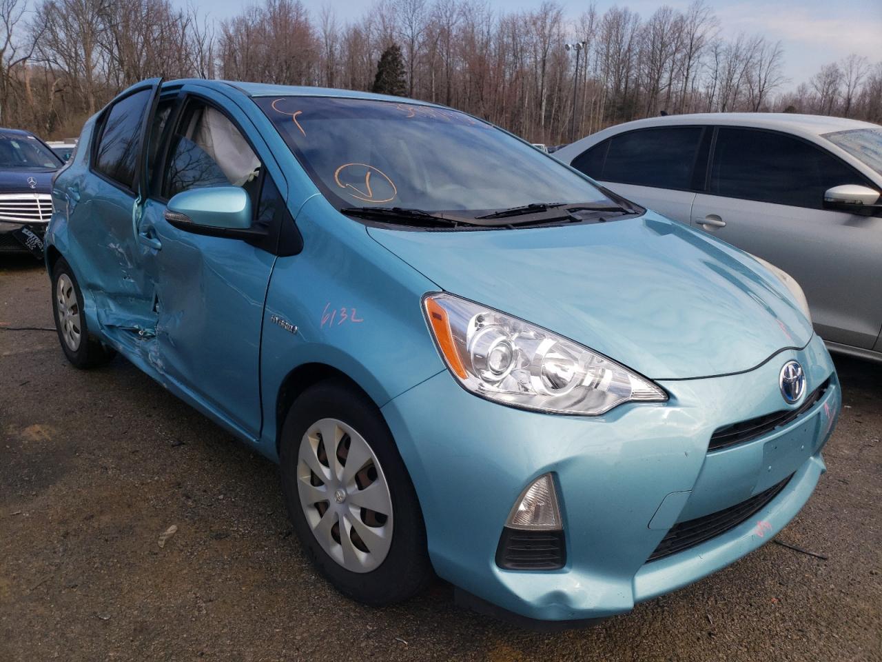 TOYOTA PRIUS C 2012 with VIN JTDKDTB36C1010620 - Photo from auction