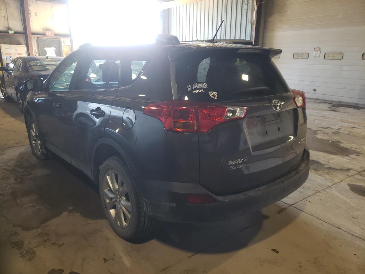 Photo 3 from auction – 2015 TOYOTA RAV4 LIMIT with VIN JTMDFREV5FJ045320