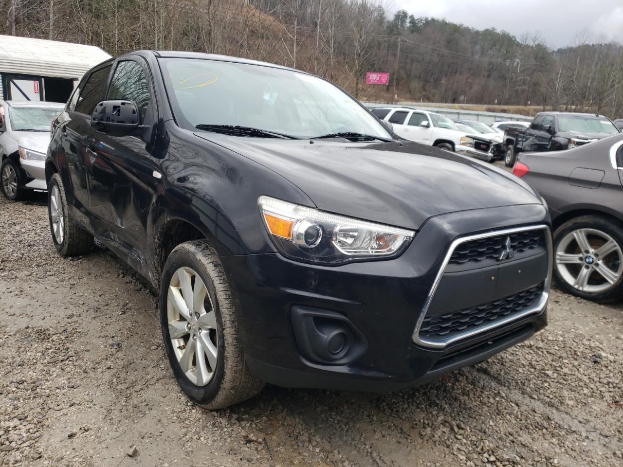 MITSUBISHI OUTLANDER 2015 with VIN 4A4AR3AW1FE028697 - Photo from auction