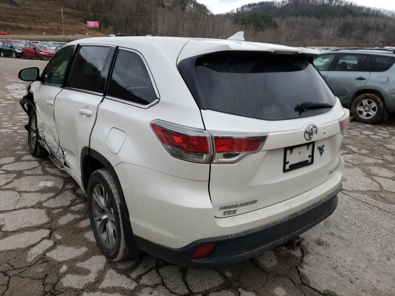 Photo 3 from auction – 2016 TOYOTA HIGHLANDER with VIN 5TDBKRFH6GS225065