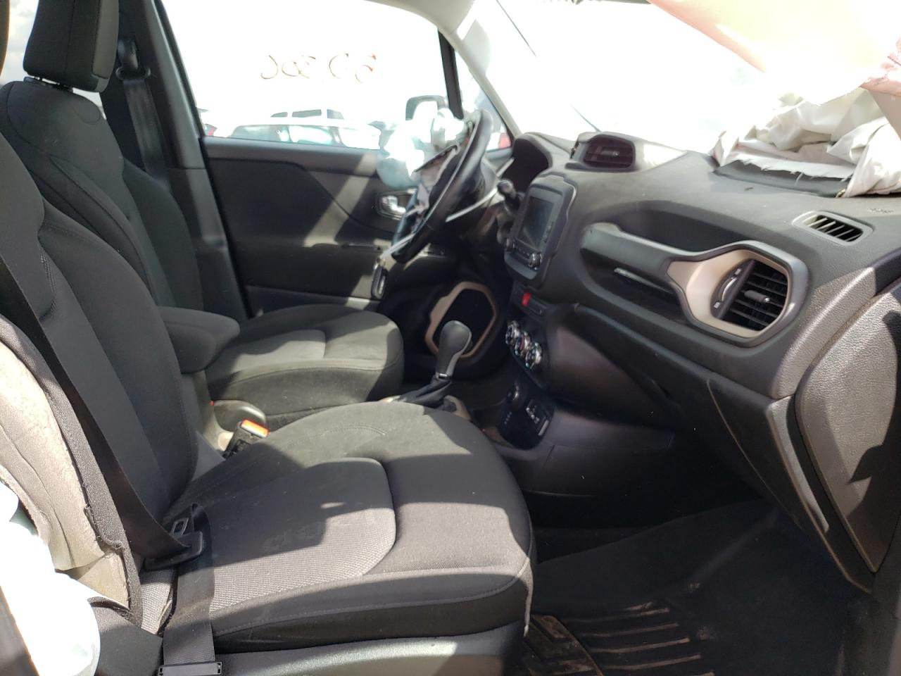 Photo 5 from auction – 2017 JEEP RENEGADE L with VIN ZACCJBBB3HPG47132