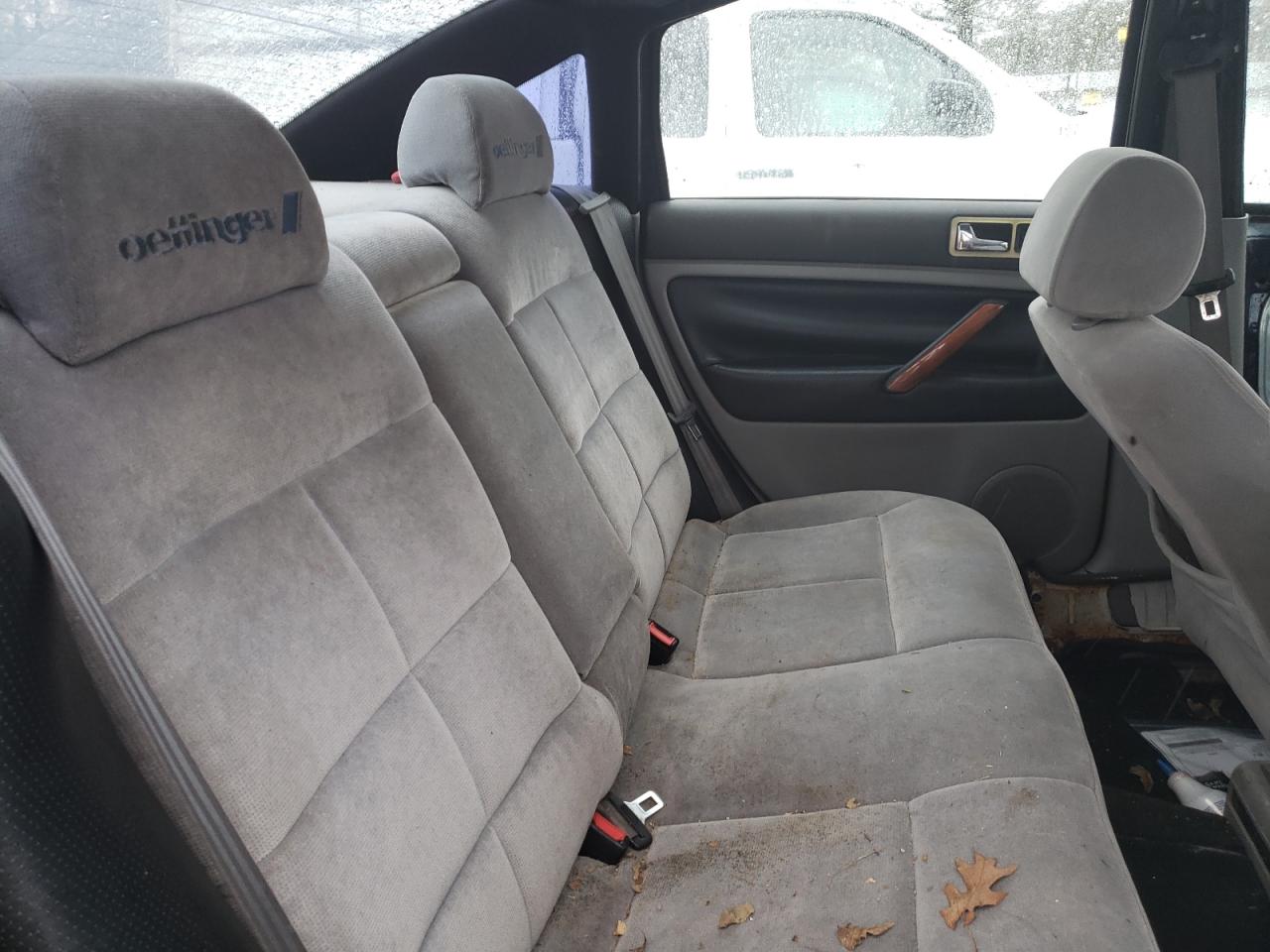 Photo 6 from auction – 1998 VOLKSWAGEN PASSAT with VIN WVWMA63B7WE100820