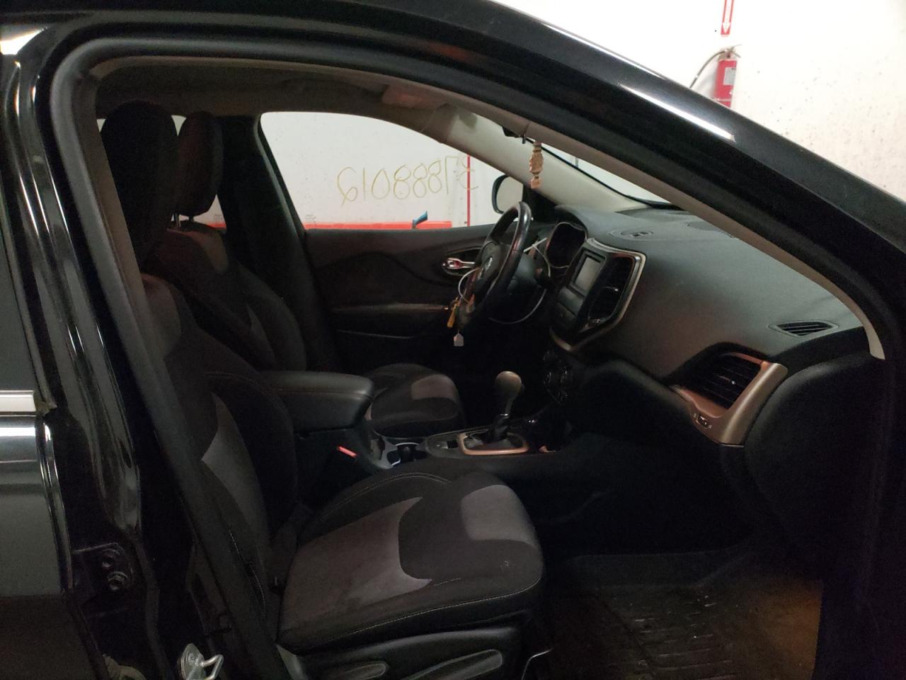 Photo 5 from auction – 2014 JEEP CHEROKEE L with VIN 1C4PJMCB1EW164216