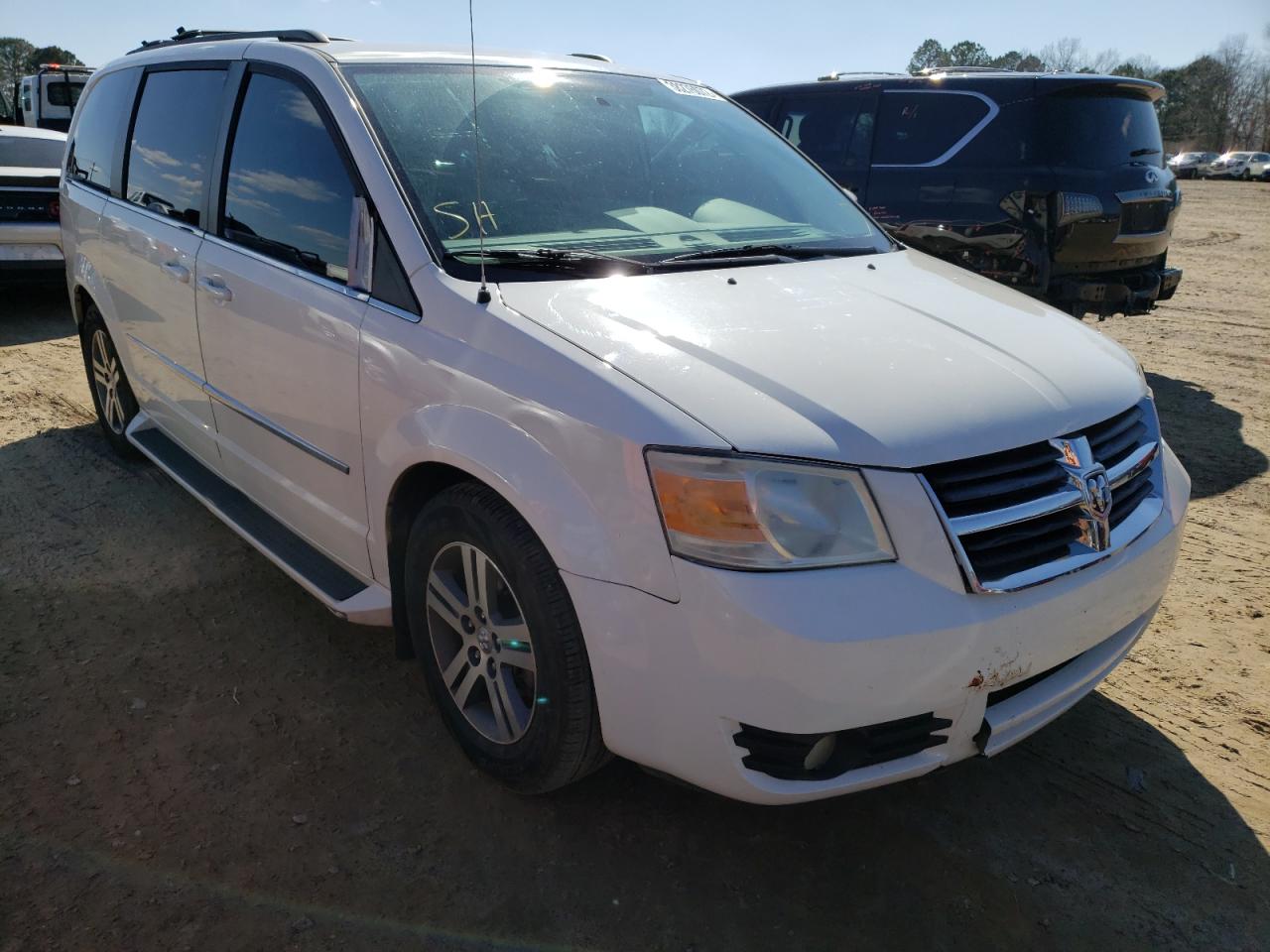 DODGE GRAND CARA 2010 con VIN 2D4RN5DX4AR177660 - Foto de la subasta