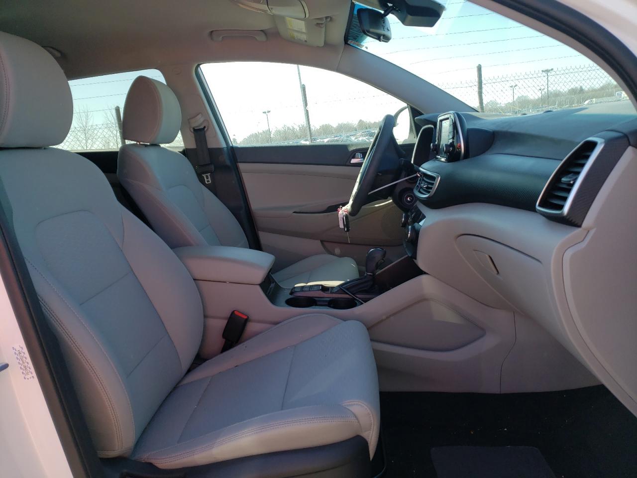 Photo 5 from auction – 2020 HYUNDAI TUCSON SE with VIN KM8J23A44LU092191