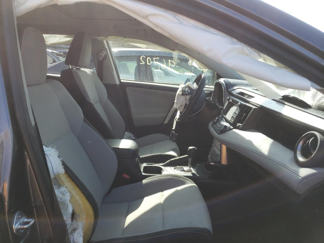Photo 5 from auction – 2017 TOYOTA RAV4 XLE with VIN JTMRFREVXHD220314