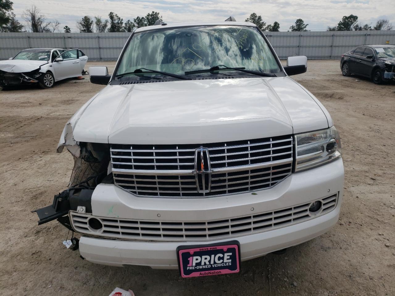 Photo 9 from auction – 2011 LINCOLN NAVIGATOR with VIN 5LMJJ3H57BEJ09928