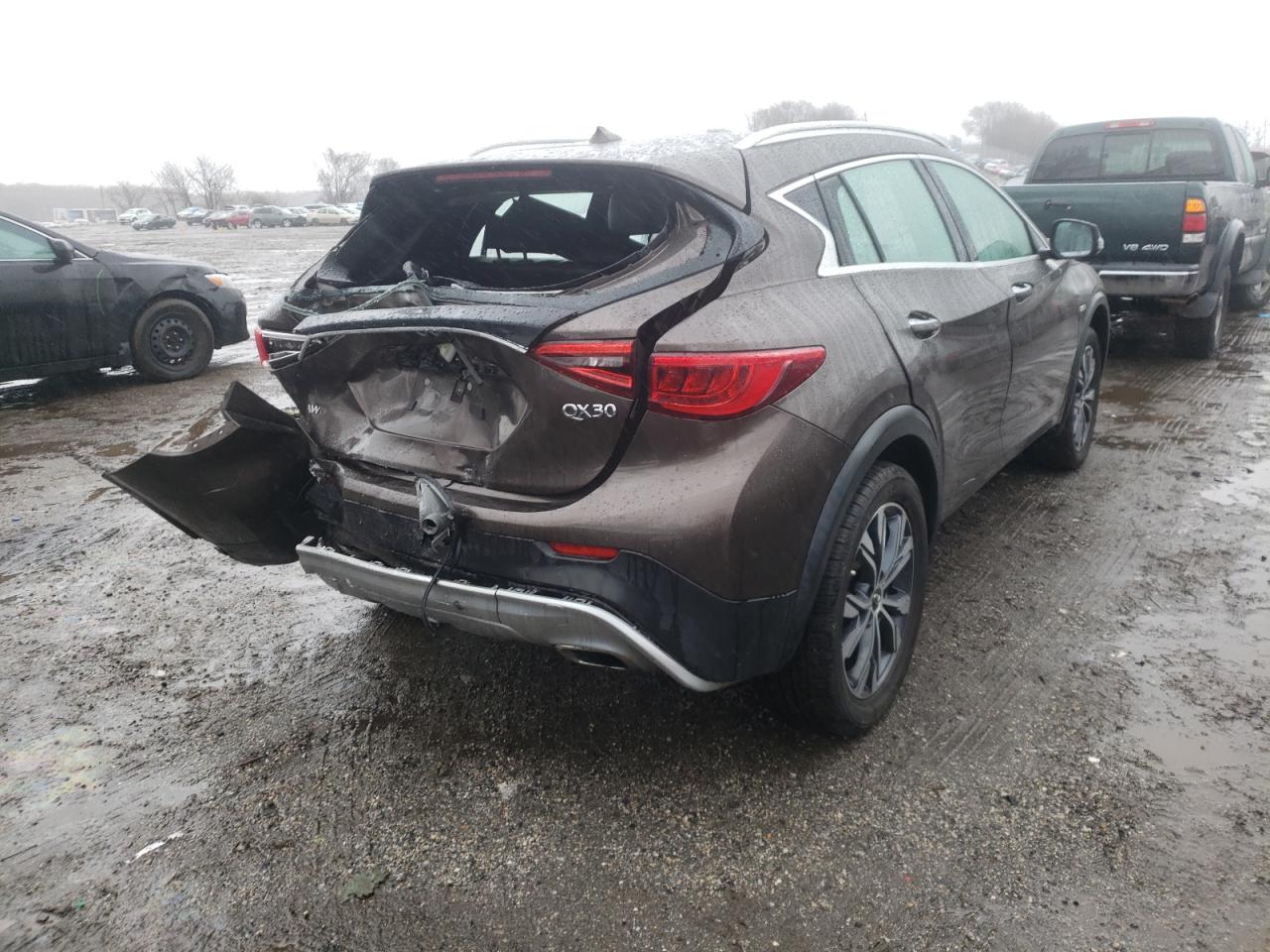 Photo 4 from auction – 2017 INFINITI QX30 BASE with VIN SJKCH5CR2HA038748