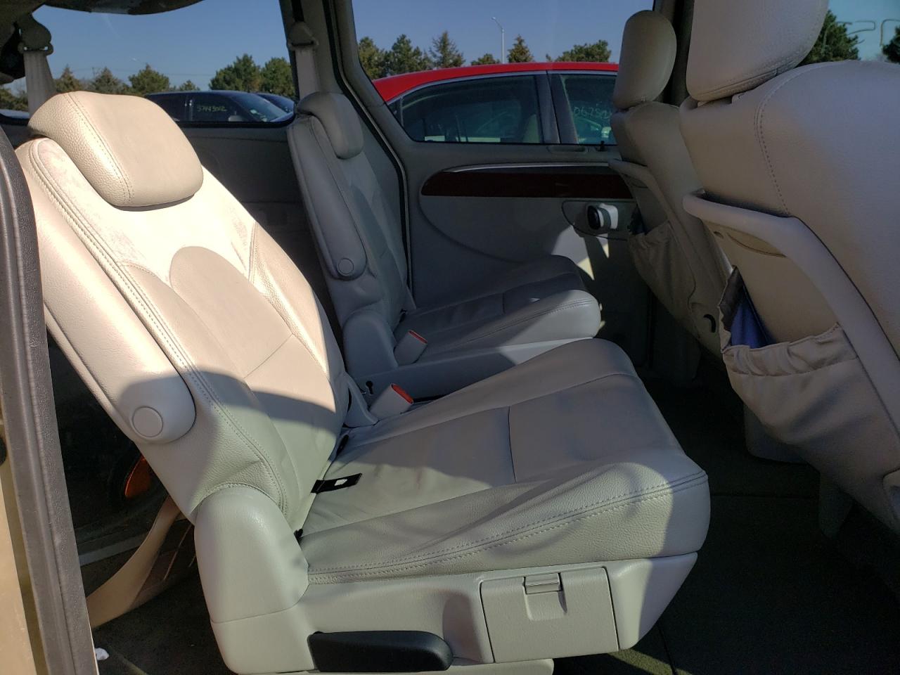 Photo 6 from auction – 2005 CHRYSLER 300 with VIN 2C8GP64L25R262468
