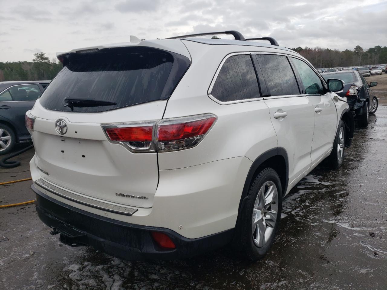 Photo 4 from auction – 2015 TOYOTA HIGHLANDER with VIN 5TDDKRFH9FS152104