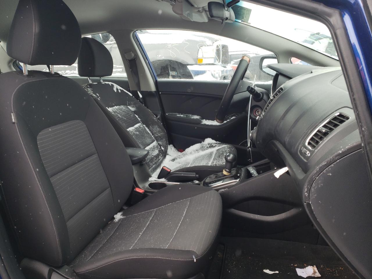 Photo 5 from auction – 2017 KIA FORTE LX with VIN 3KPFL4A70HE132134