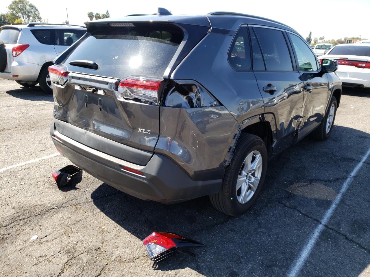 Photo 4 from auction – 2021 TOYOTA RAV4 XLE with VIN 2T3W1RFVXMC111754