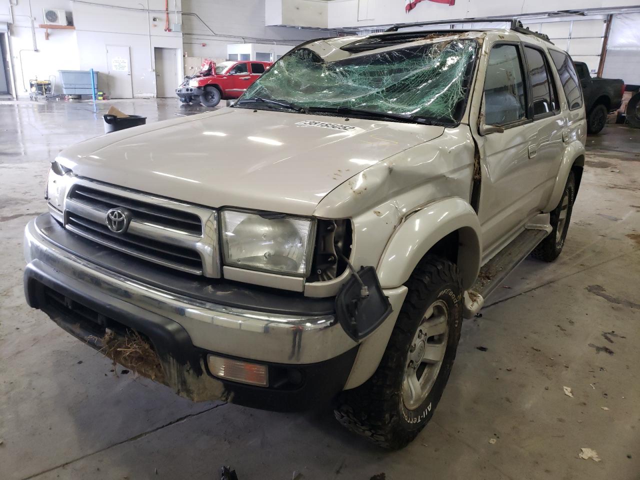 Photo 2 from auction – 2000 TOYOTA 4RUNNER SR with VIN JT3HN86R0Y0302073