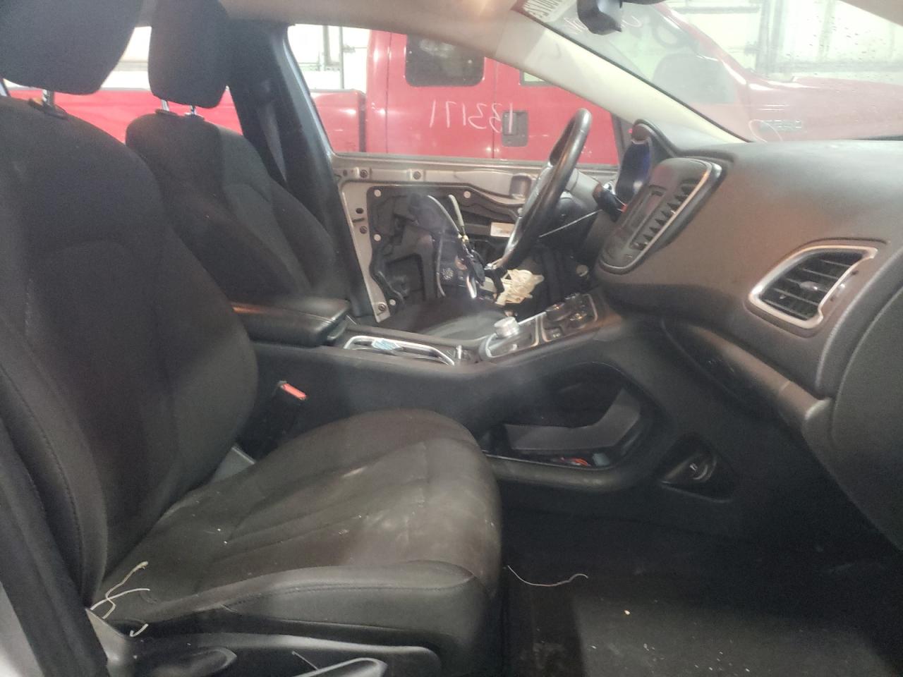 Photo 5 from auction – 2015 CHRYSLER 200 LIMITE with VIN 1C3CCCAB2FN692817