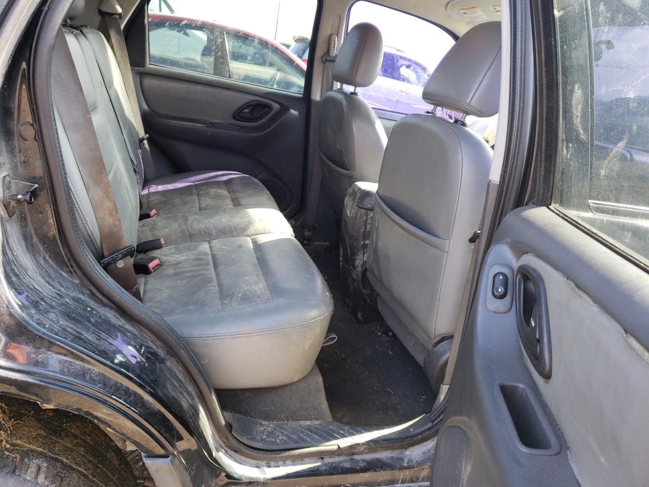 Photo 6 from auction – 2005 FORD ESCAPE XLT with VIN 1FMYU93145KB75732