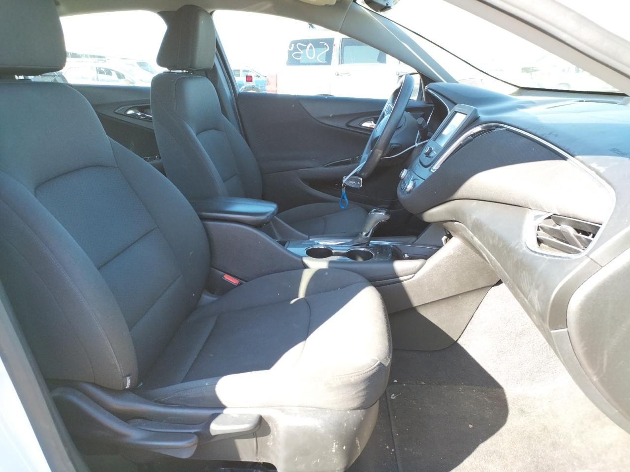 Photo 5 from auction – 2017 CHEVROLET MALIBU LT with VIN 1G1ZE5ST5HF115028