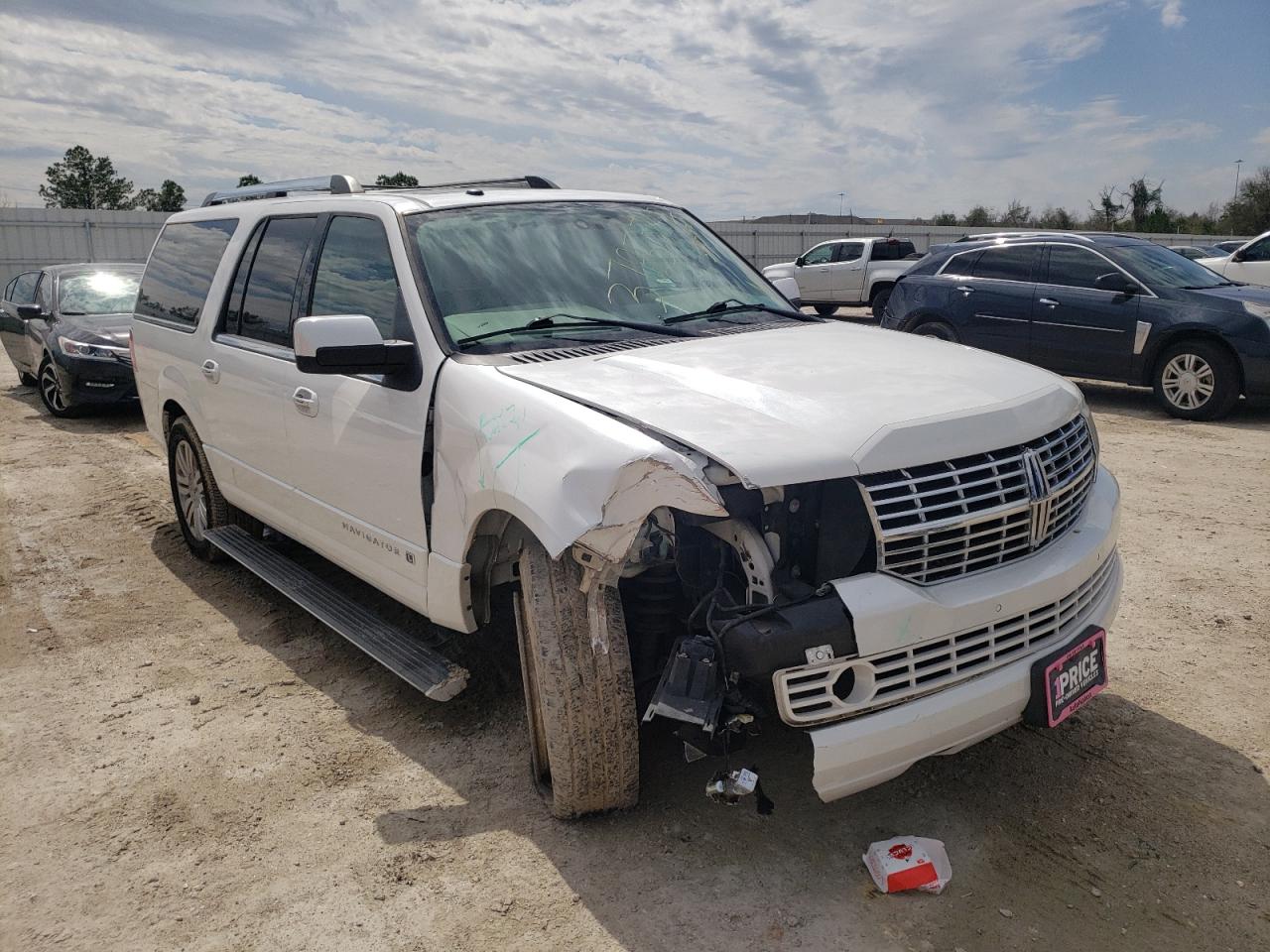 LINCOLN NAVIGATOR 2011 with VIN 5LMJJ3H57BEJ09928 - Photo from auction