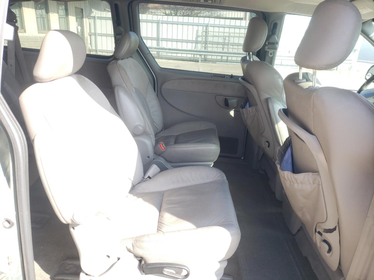 Photo 6 from auction – 2003 CHRYSLER TOWN & COU with VIN 2C8GP64L13R104961