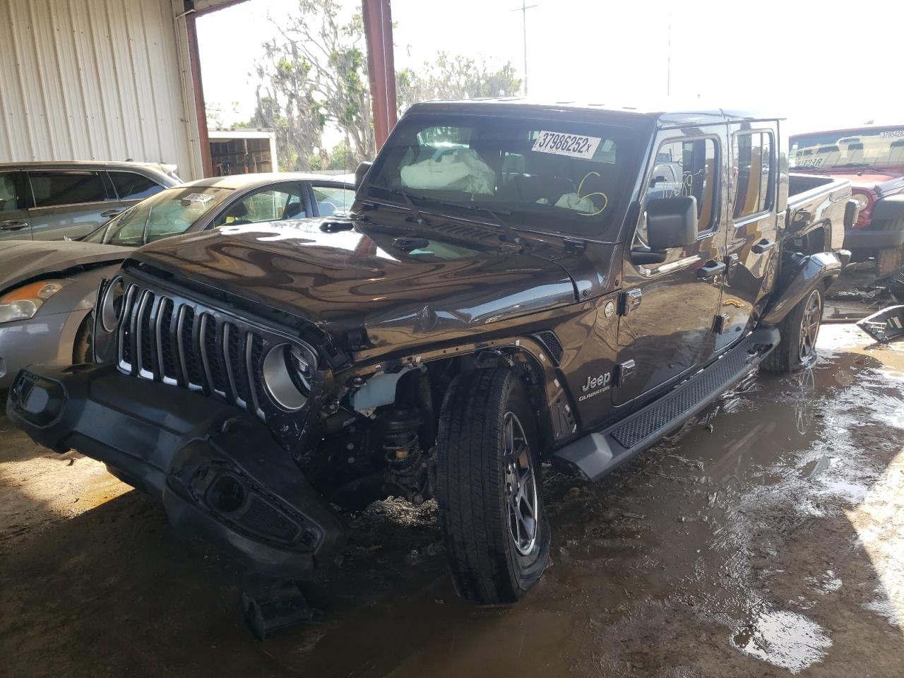 Photo 2 from auction – 2020 JEEP GLADIATOR with VIN 1C6HJTFG5LL182875