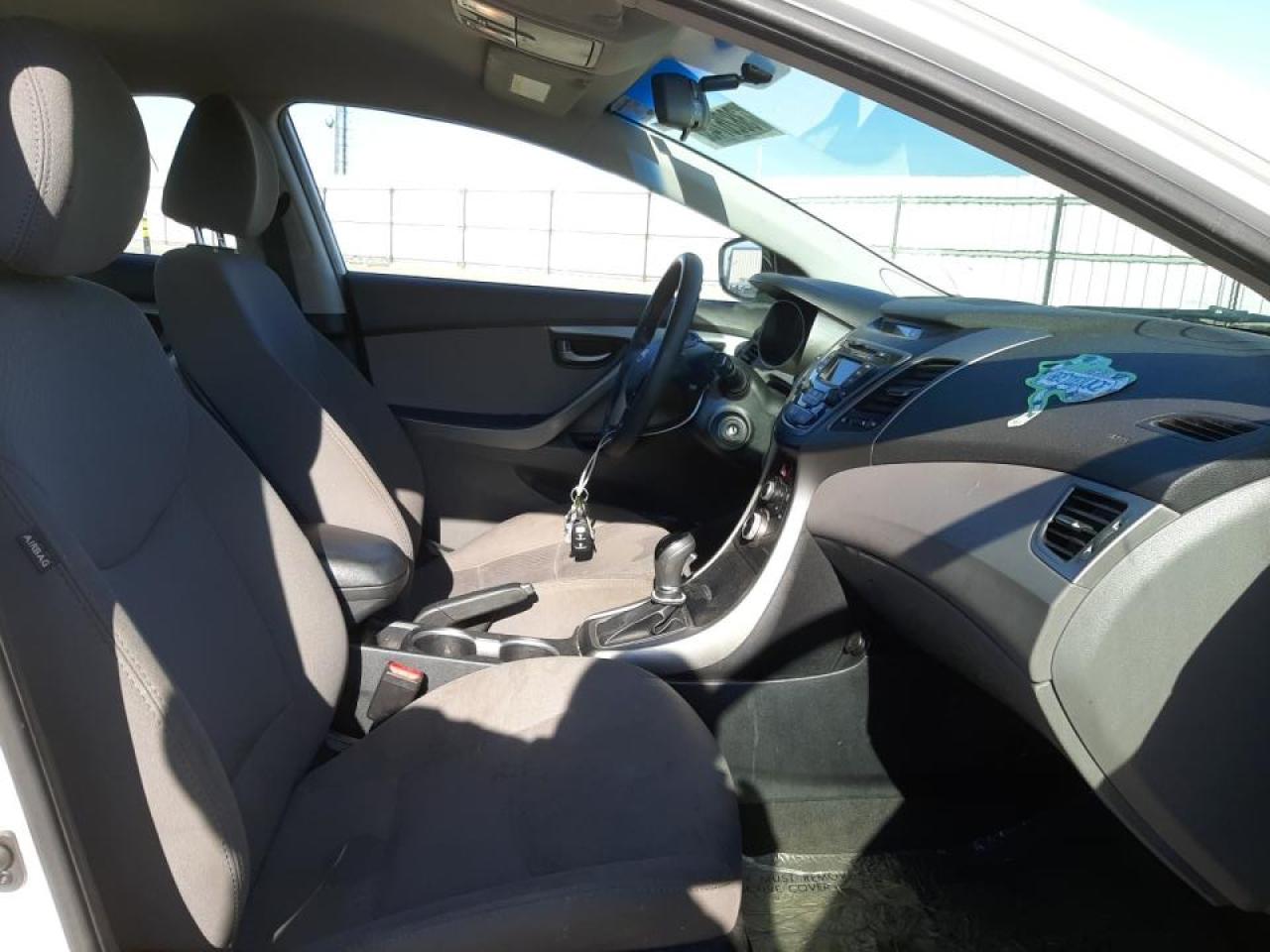 Photo 5 from auction – 2016 HYUNDAI ELANTRA SE with VIN 5NPDH4AE2GH698586