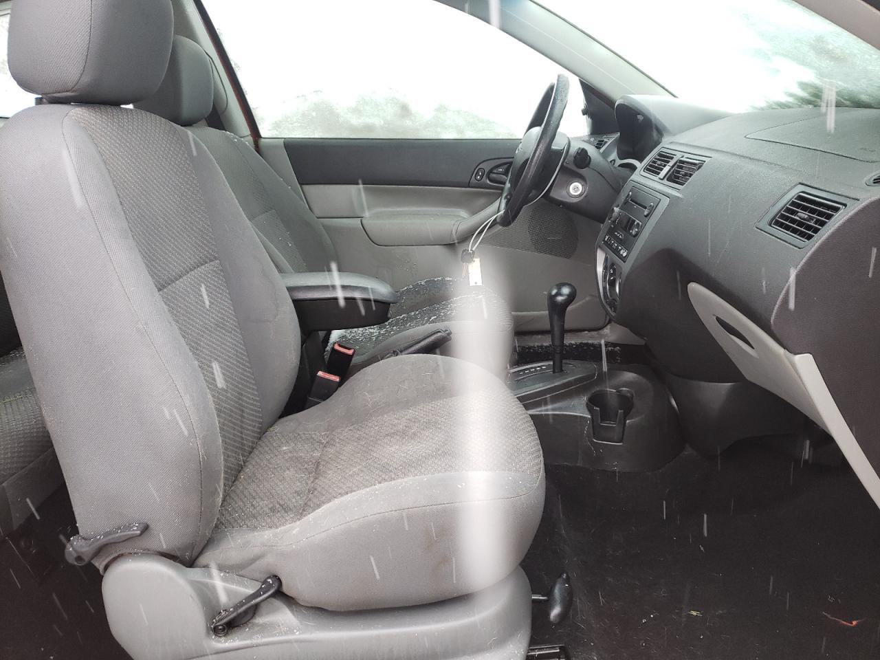 Photo 5 from auction – 2005 FORD FOCUS with VIN 3FAFP31N85R145902