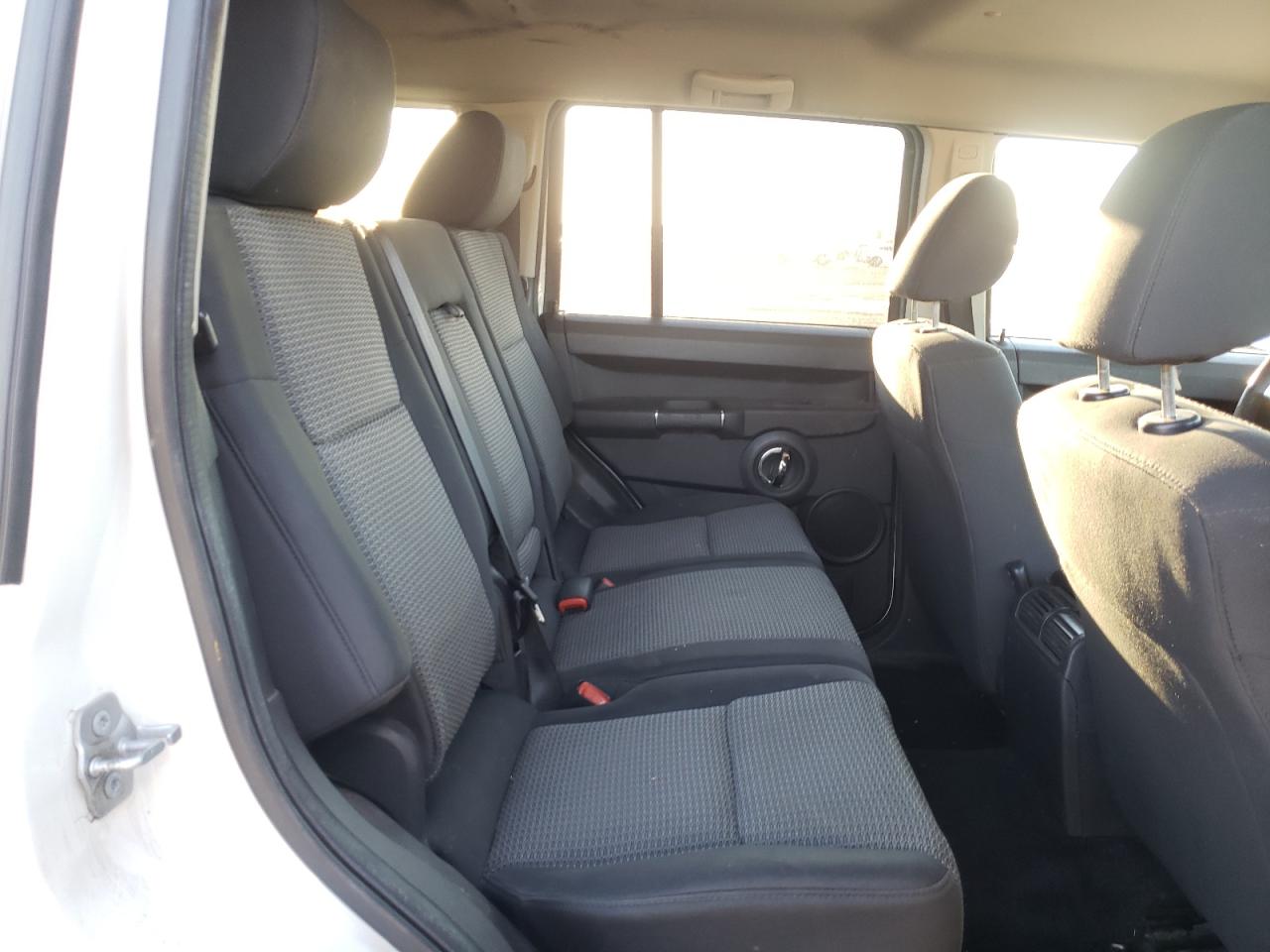 Photo 6 from auction – 2010 JEEP COMMANDER with VIN 1J4RH4GK2AC137398