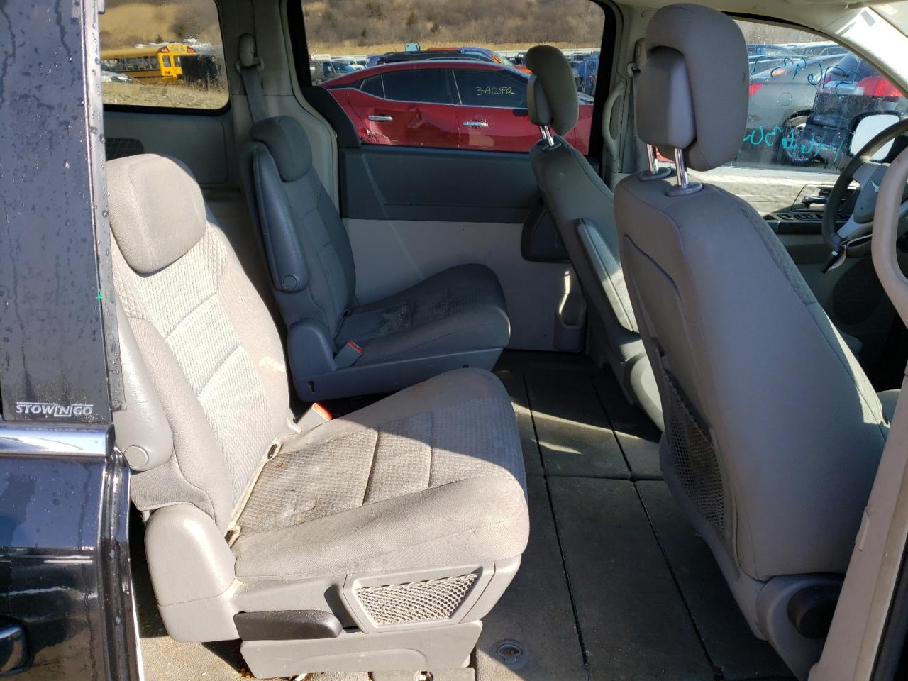 Photo 6 from auction – 2010 CHRYSLER TOWN & COU with VIN 2A4RR4DE7AR344260