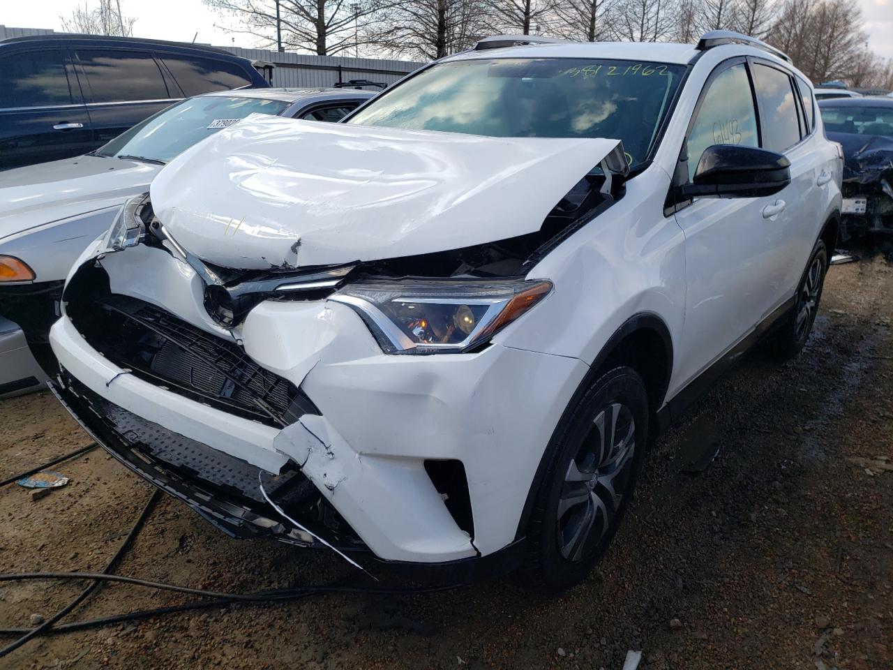 Photo 2 from auction – 2016 TOYOTA RAV4 LE with VIN 2T3BFREV5GW483801