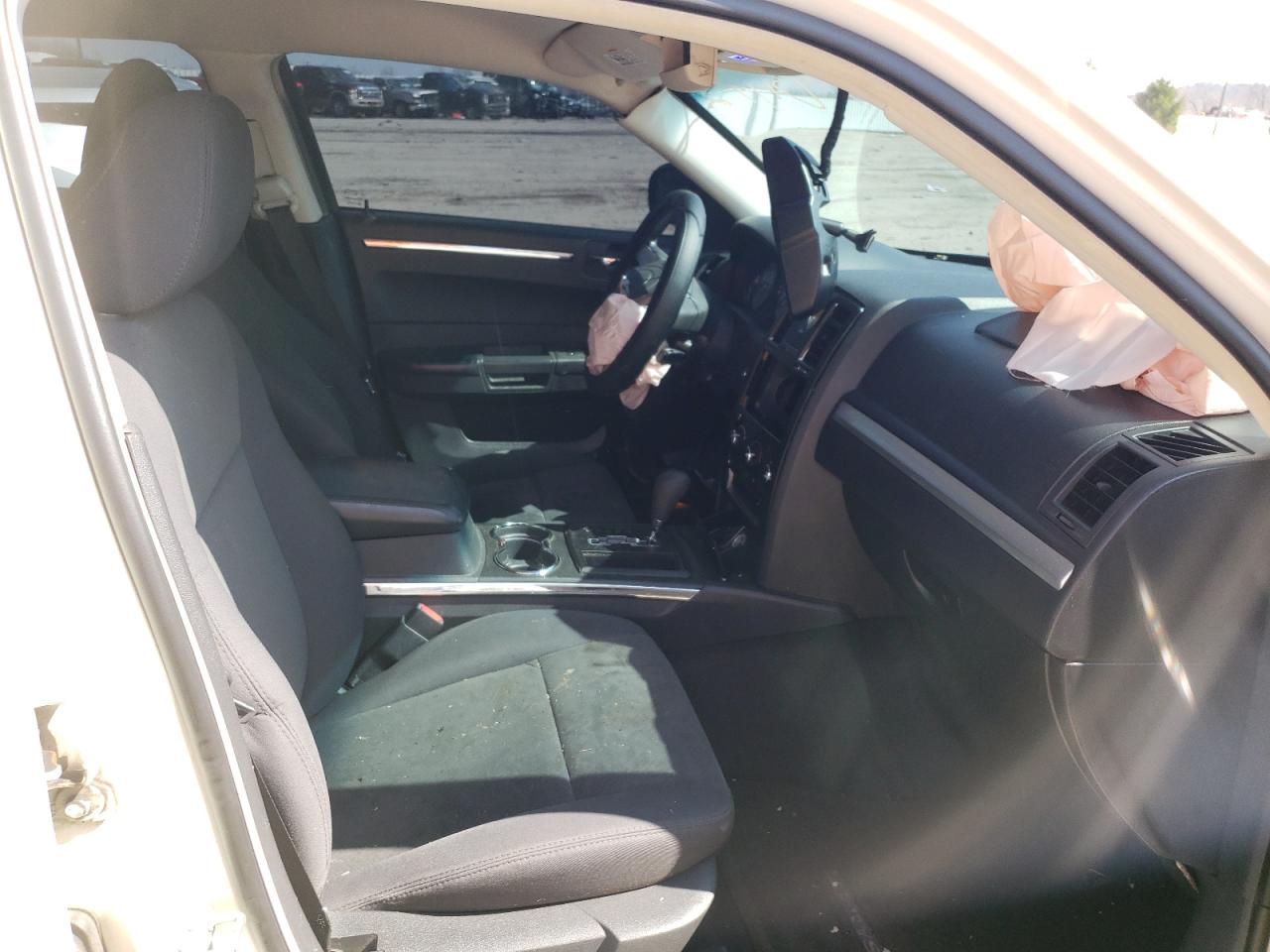 Photo 5 from auction – 2010 CHRYSLER 300 TOURIN with VIN 2C3CA4CD6AH144539