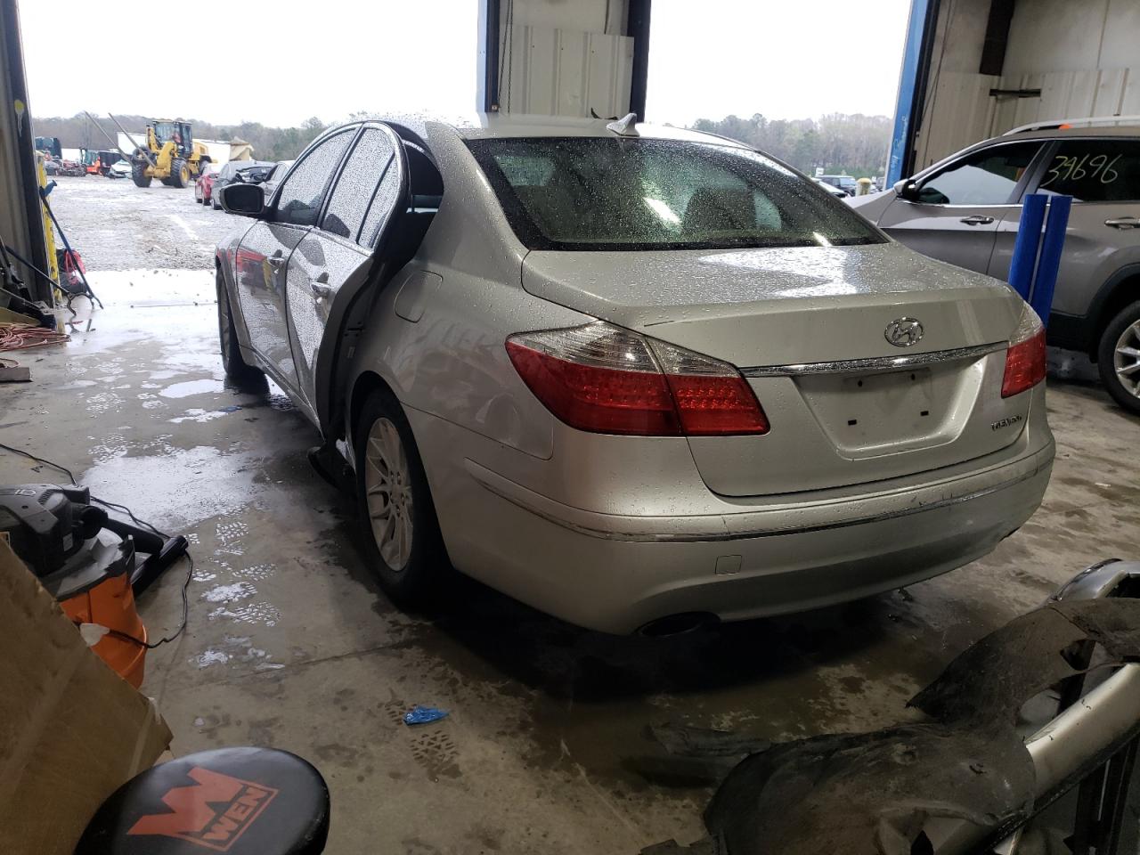 Photo 3 from auction – 2011 HYUNDAI GENESIS 3. with VIN KMHGC4DE8BU133003