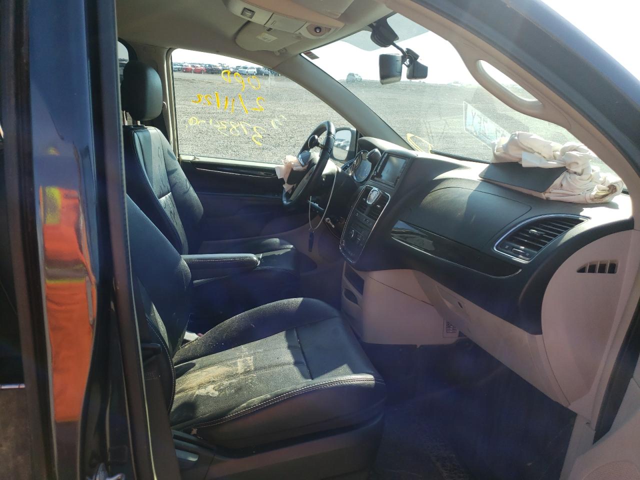 Photo 5 from auction – 2014 CHRYSLER TOWN & COU with VIN 2C4RC1BG9ER285857
