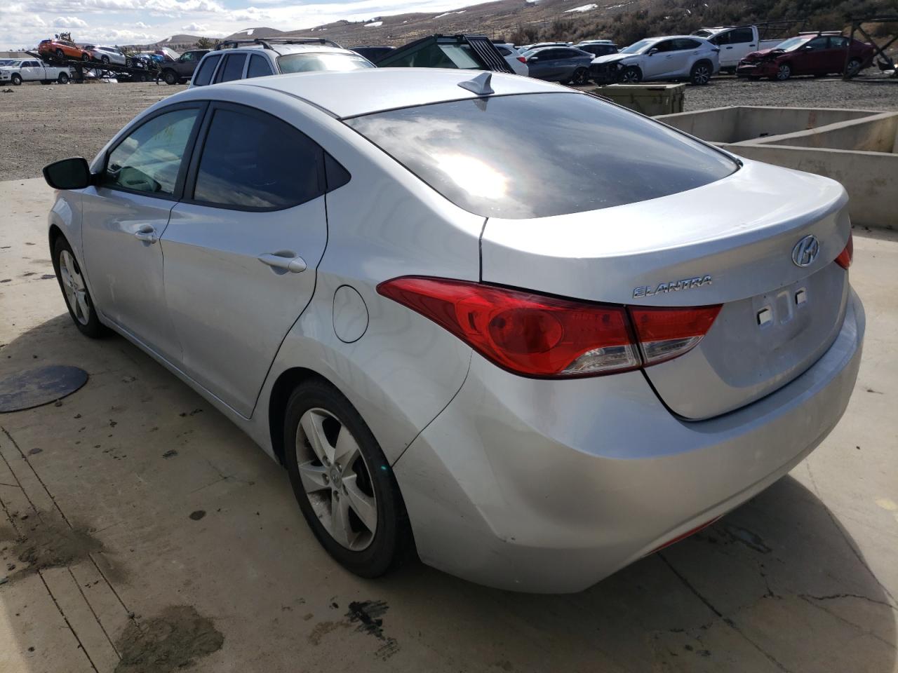 Photo 3 from auction – 2012 HYUNDAI ELANTRA GL with VIN KMHDH4AEXCU277906