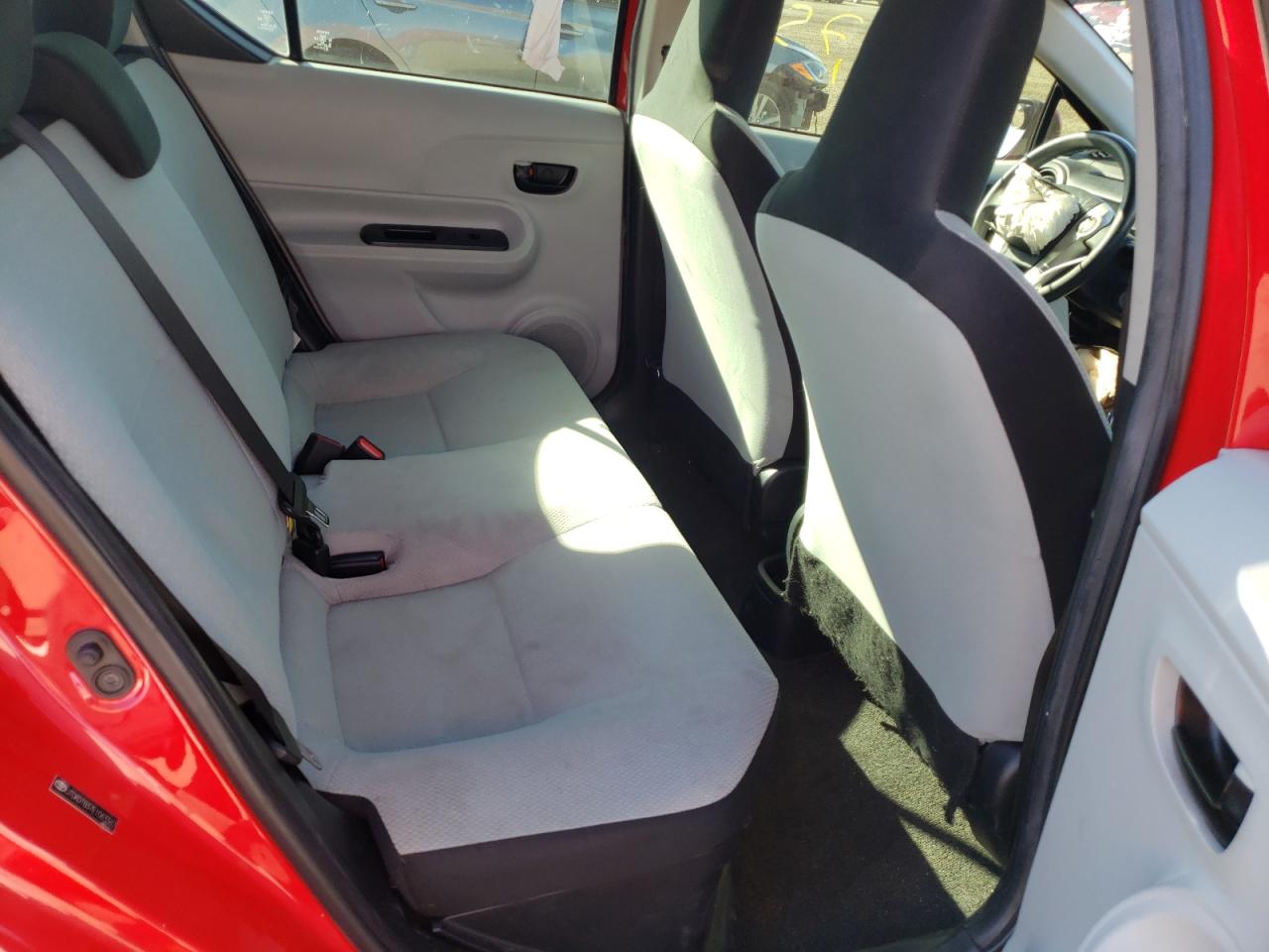 Photo 6 from auction – 2014 TOYOTA PRIUS C with VIN JTDKDTB37E1063362