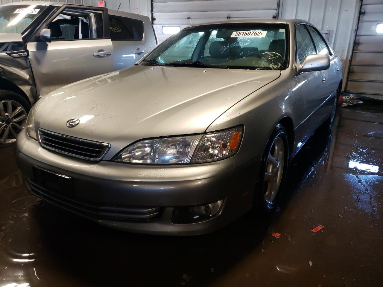Photo 2 from auction – 2001 LEXUS ES 300 with VIN JT8BF28G510330771
