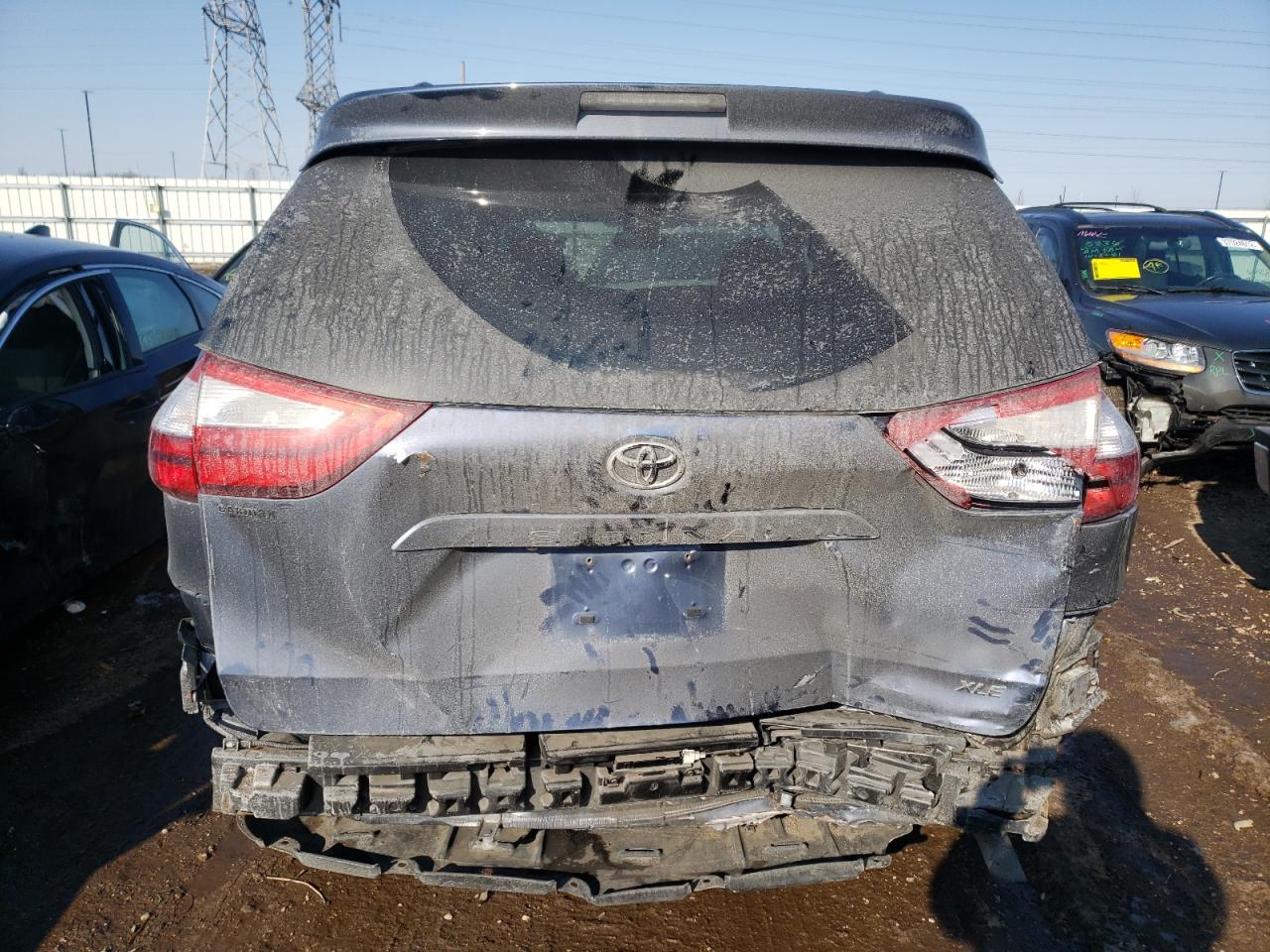 Photo 9 from auction – 2015 TOYOTA SIENNA XLE with VIN 5TDYK3DC5FS622232