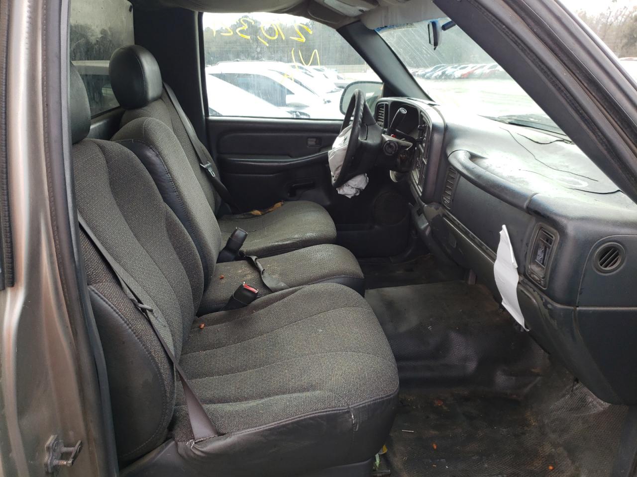 Photo 5 from auction – 2000 CHEVROLET SILVERADO with VIN 1GCEC14V7YE289563