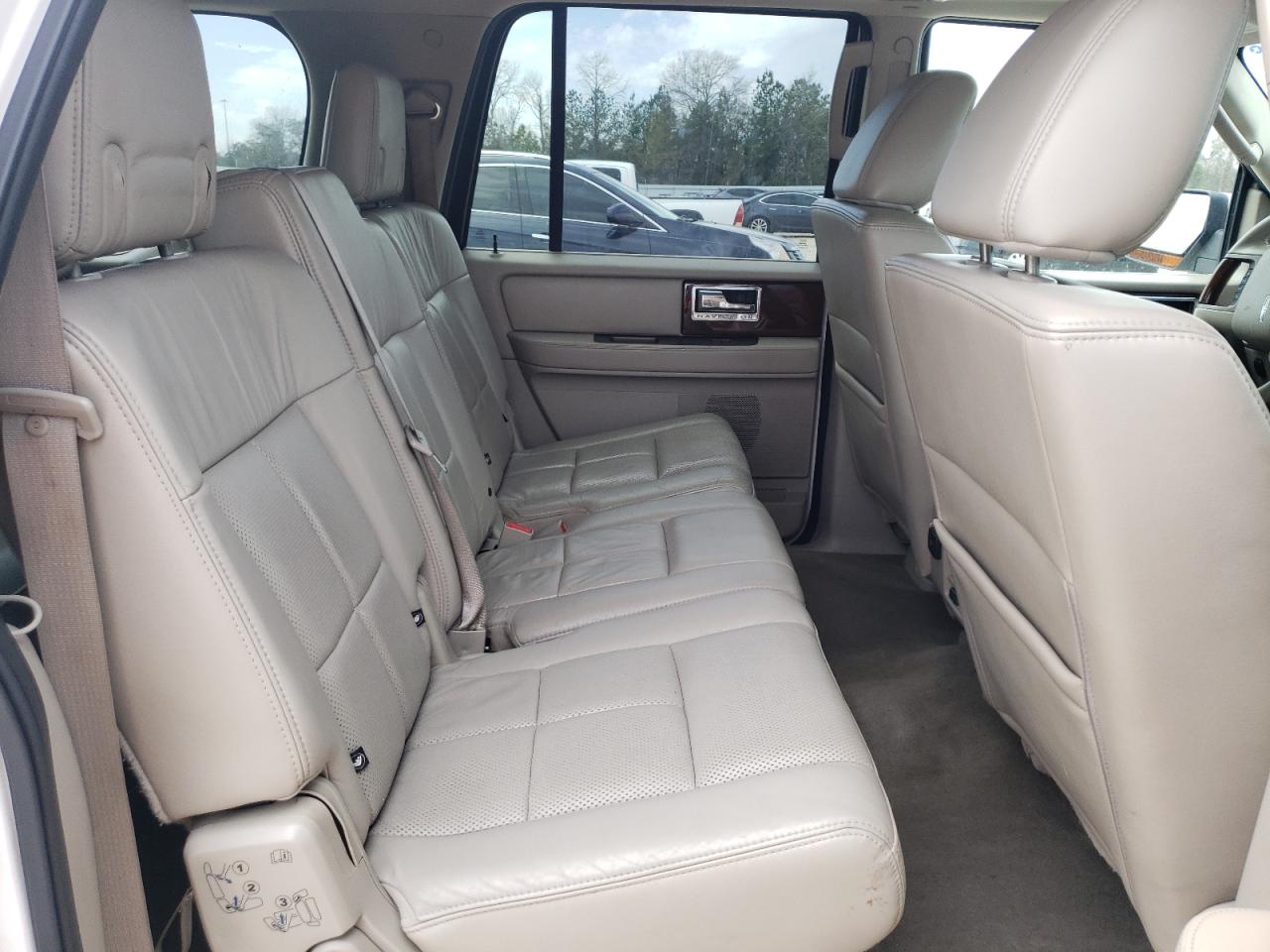 Photo 6 from auction – 2011 LINCOLN NAVIGATOR with VIN 5LMJJ3H57BEJ09928