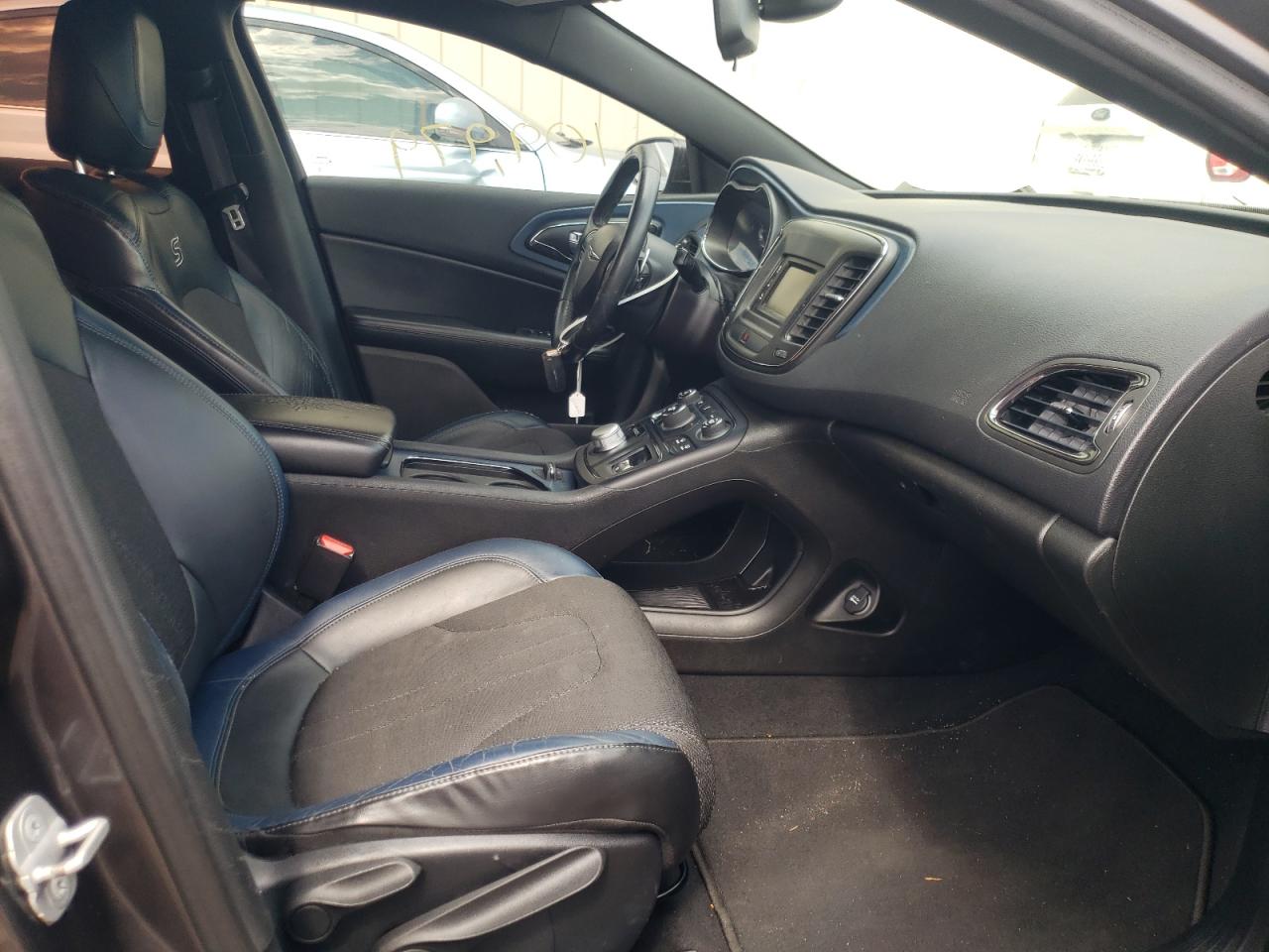 Photo 5 from auction – 2015 CHRYSLER 200 S with VIN 1C3CCCBG8FN517949