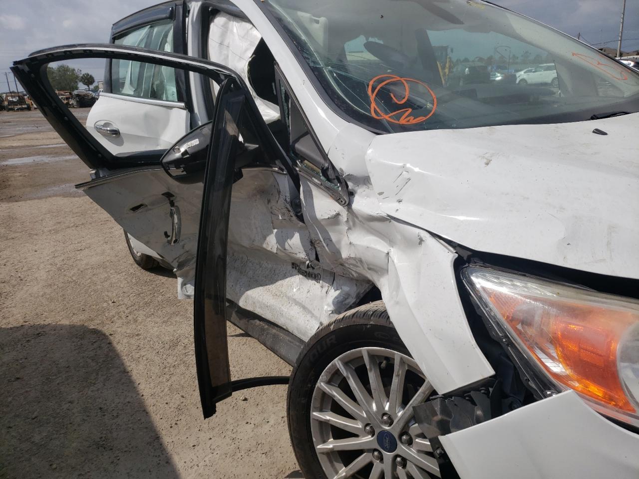 Фото 9 с аукциона – 2015 FORD C-MAX SEL с VIN 1FADP5BU0FL116242