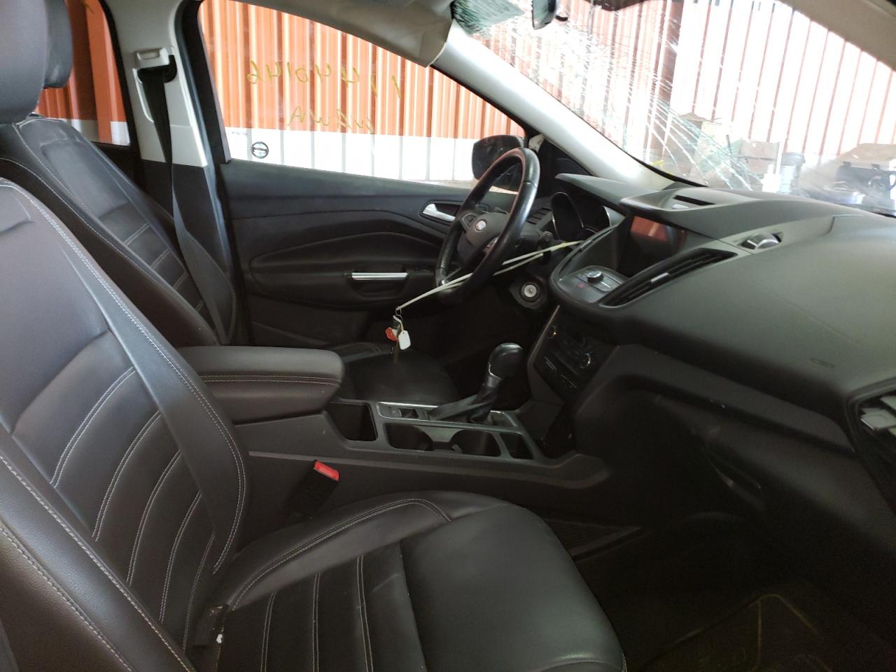 Photo 5 from auction – 2017 FORD ESCAPE SE with VIN 1FMCU9GDXHUB63057