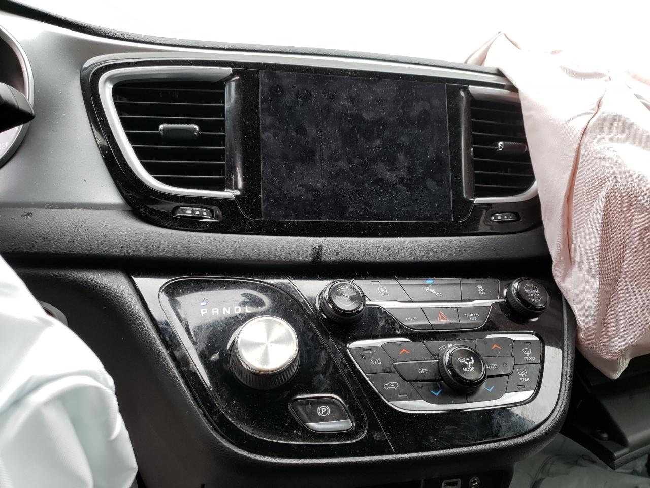 Photo 9 from auction – 2018 CHRYSLER PACIFICA T with VIN 2C4RC1BG0JR255463